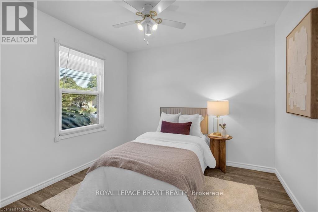 74 Eighth Avenue, Brantford, ON - Indoor Photo Showing Bedroom