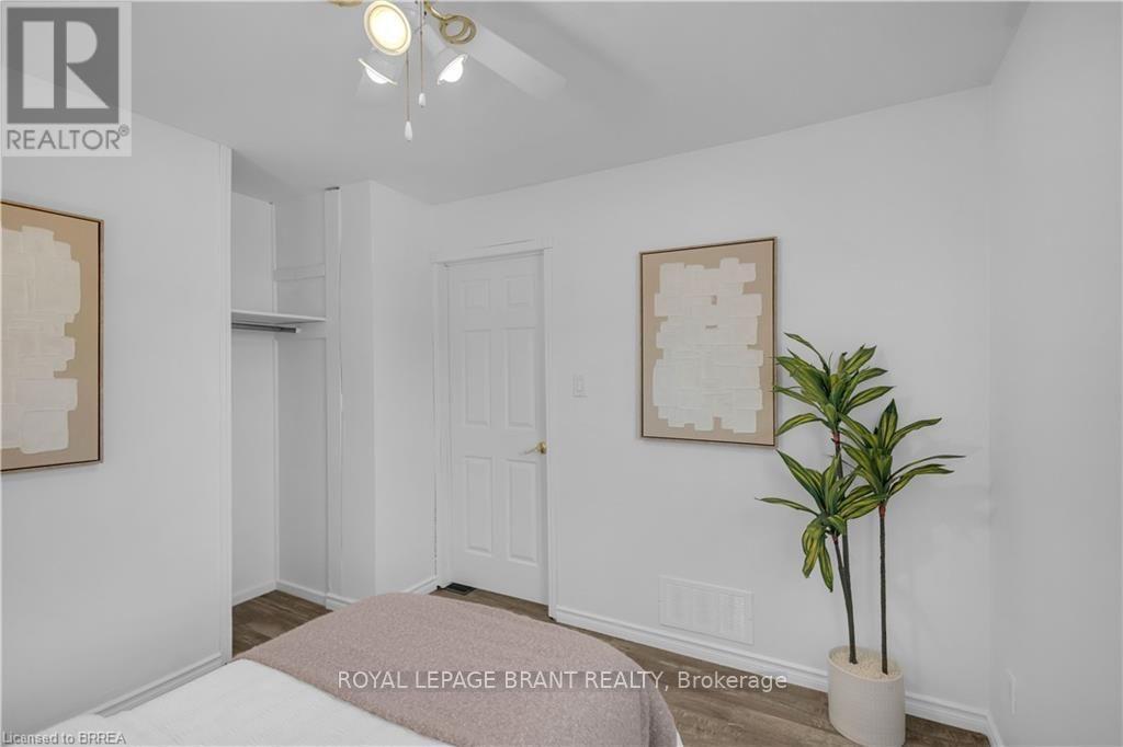 74 Eighth Avenue, Brantford, ON - Indoor Photo Showing Bedroom