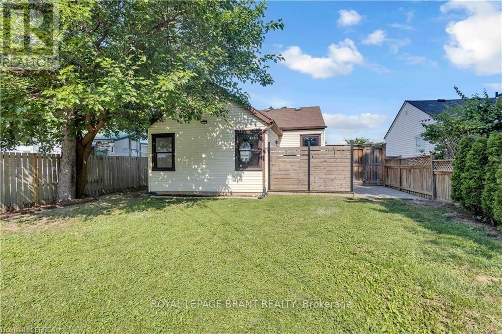 74 Eighth Avenue, Brantford, ON - Outdoor
