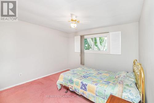28 Riverdale Drive, Hamilton, ON - Indoor Photo Showing Bedroom