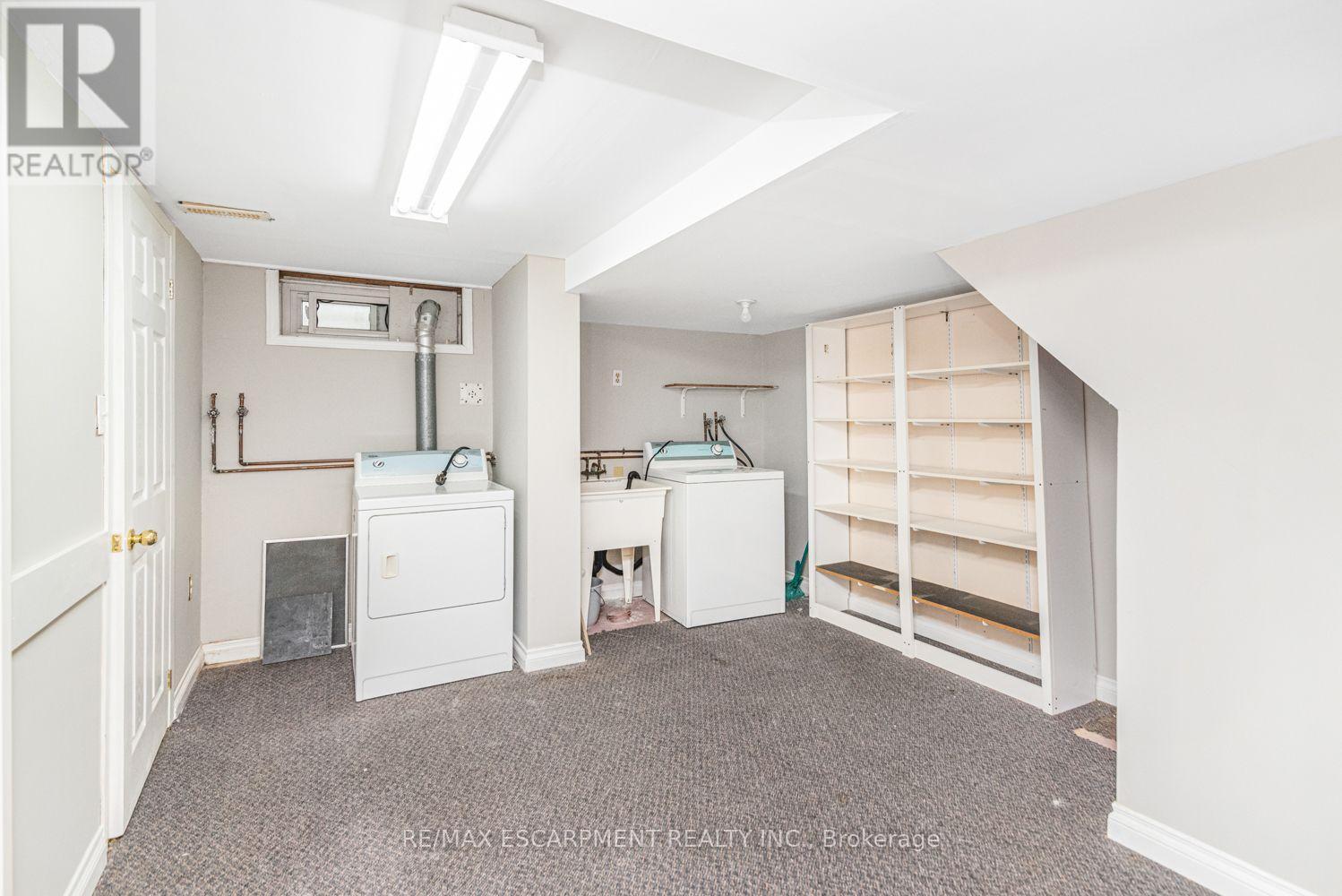 28 Riverdale Drive, Hamilton, ON - Indoor Photo Showing Laundry Room