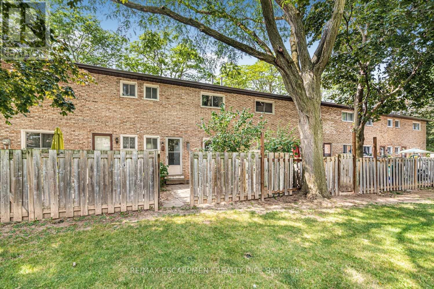 28 Riverdale Drive, Hamilton, ON - Outdoor