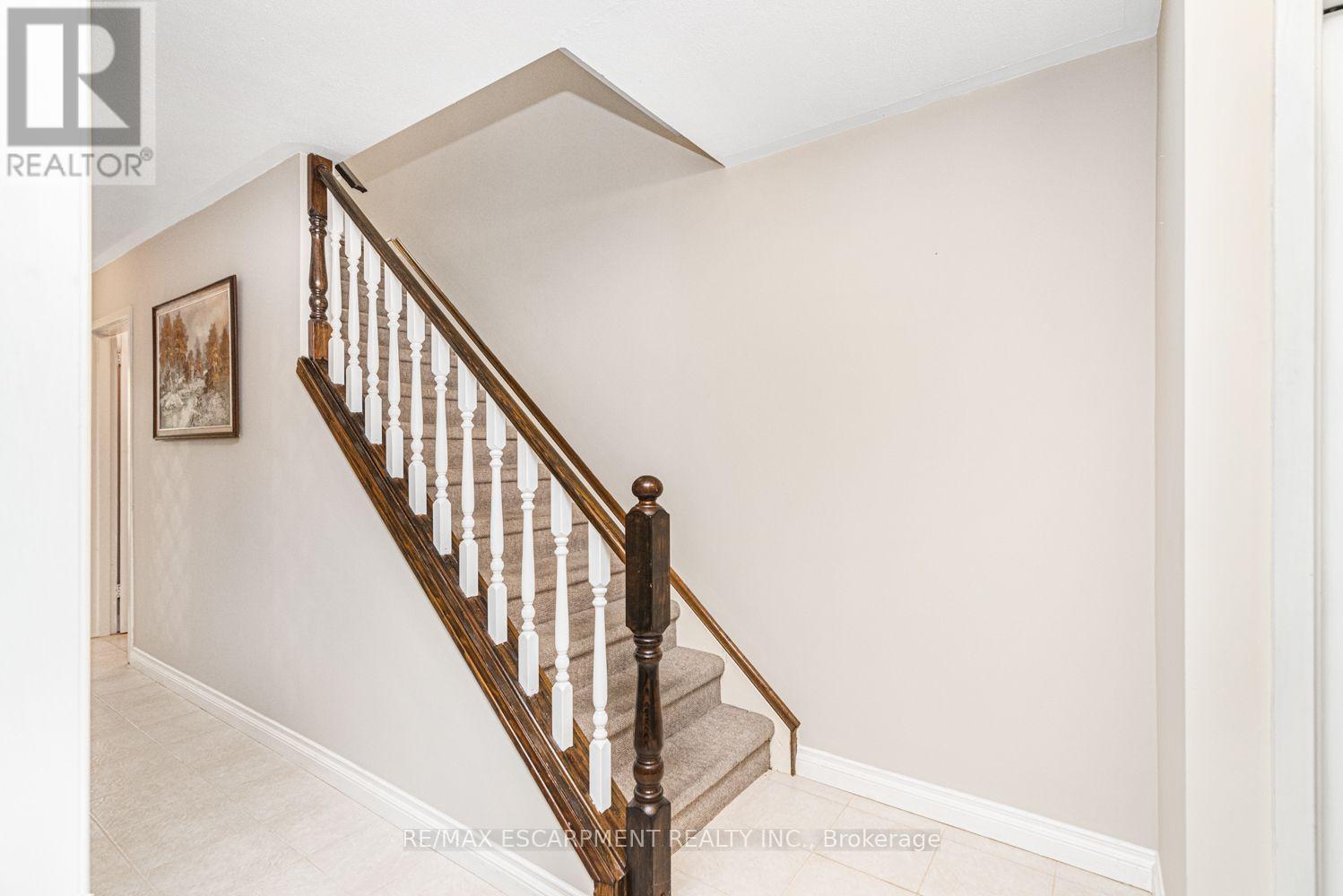 28 Riverdale Drive, Hamilton, ON - Indoor Photo Showing Other Room