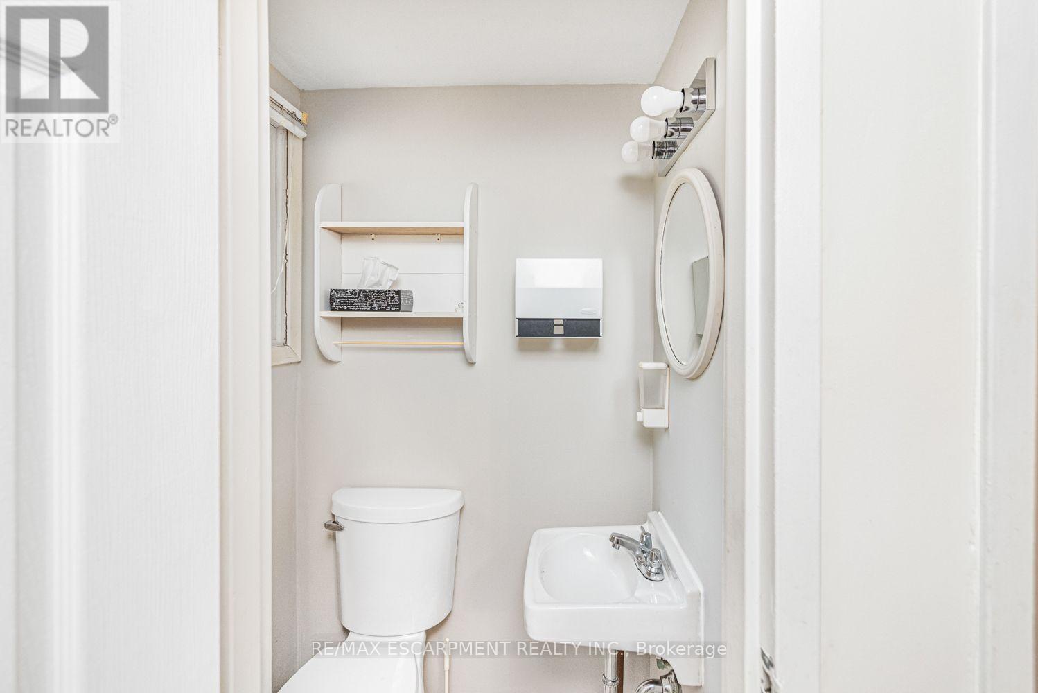 28 Riverdale Drive, Hamilton, ON - Indoor Photo Showing Other Room