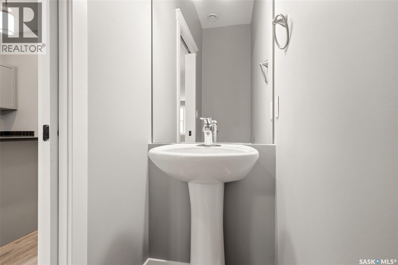 5 3960 7Th Avenue E, Regina, SK - Indoor Photo Showing Bathroom