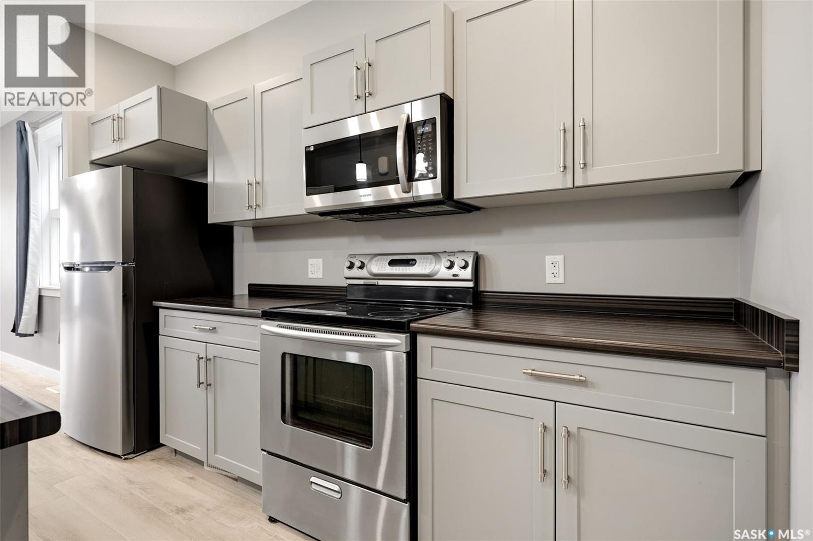 5 3960 7Th Avenue E, Regina, SK - Indoor Photo Showing Kitchen
