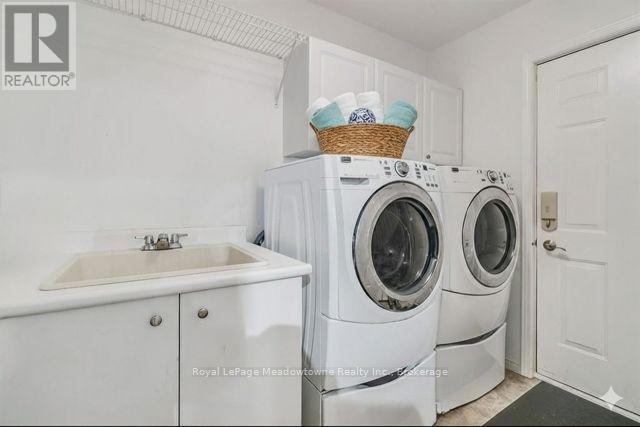 44 Corbett Street, Cambridge, ON - Indoor Photo Showing Laundry Room