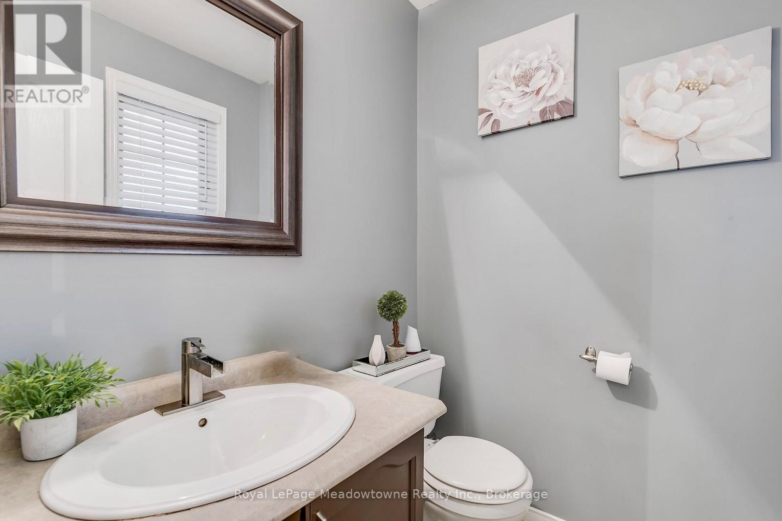 44 Corbett Street, Cambridge, ON - Indoor Photo Showing Bathroom