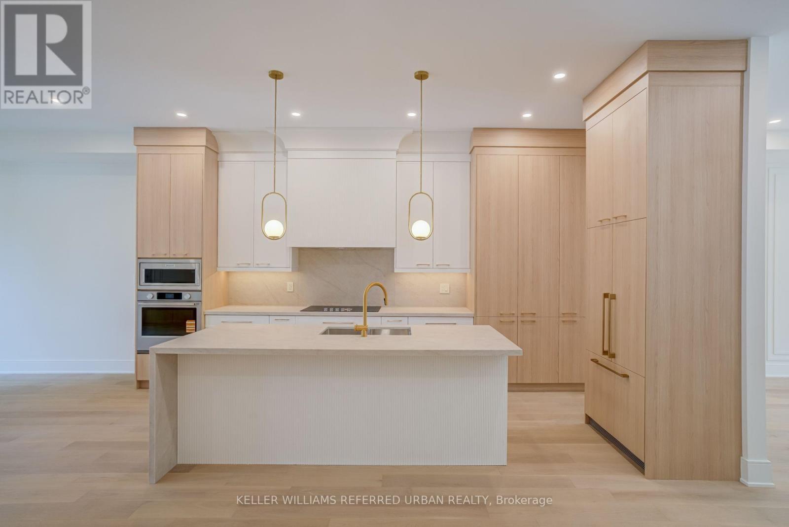37 Wesley Avenue, Mississauga, ON - Indoor Photo Showing Kitchen