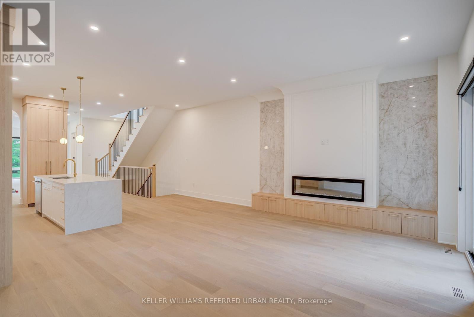37 Wesley Avenue, Mississauga, ON - Indoor With Fireplace