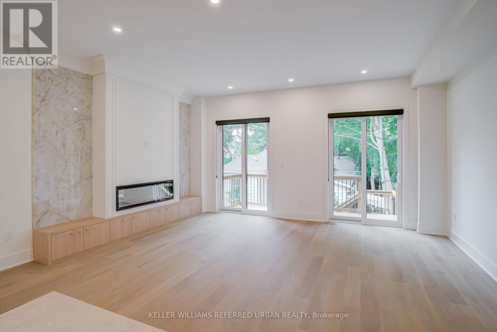 37 Wesley Avenue, Mississauga, ON - Indoor With Fireplace