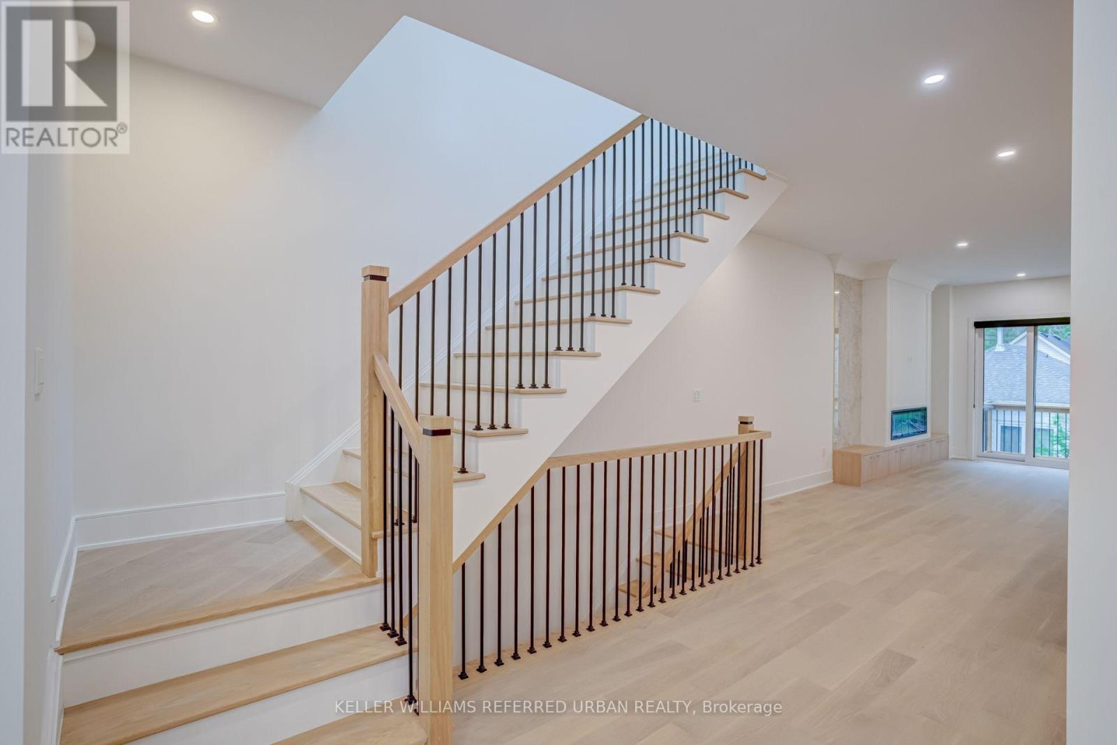 37 Wesley Avenue, Mississauga, ON - Indoor Photo Showing Other Room