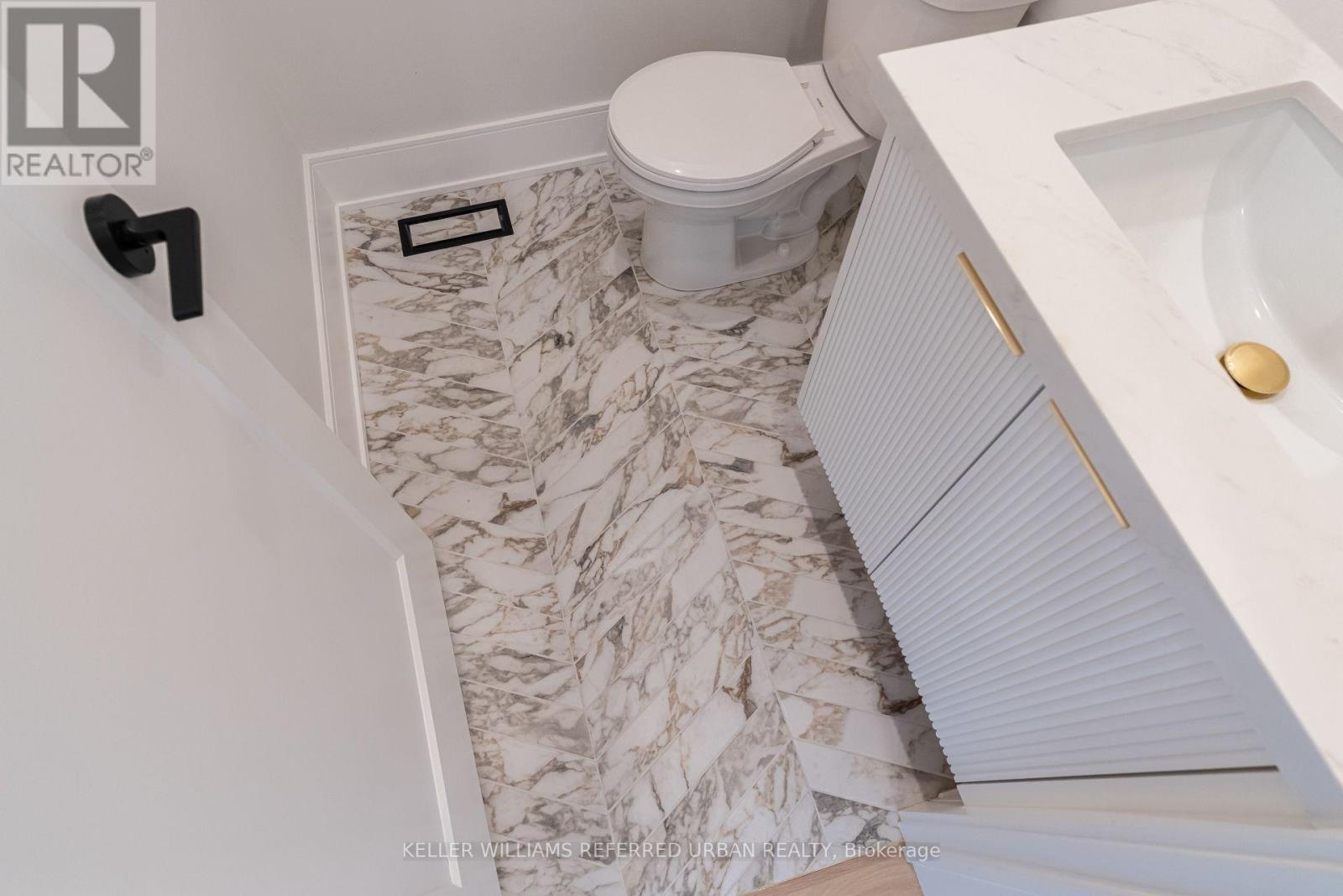 37 Wesley Avenue, Mississauga, ON - Indoor Photo Showing Bathroom