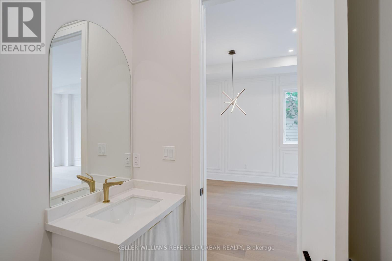 37 Wesley Avenue, Mississauga, ON - Indoor Photo Showing Bathroom