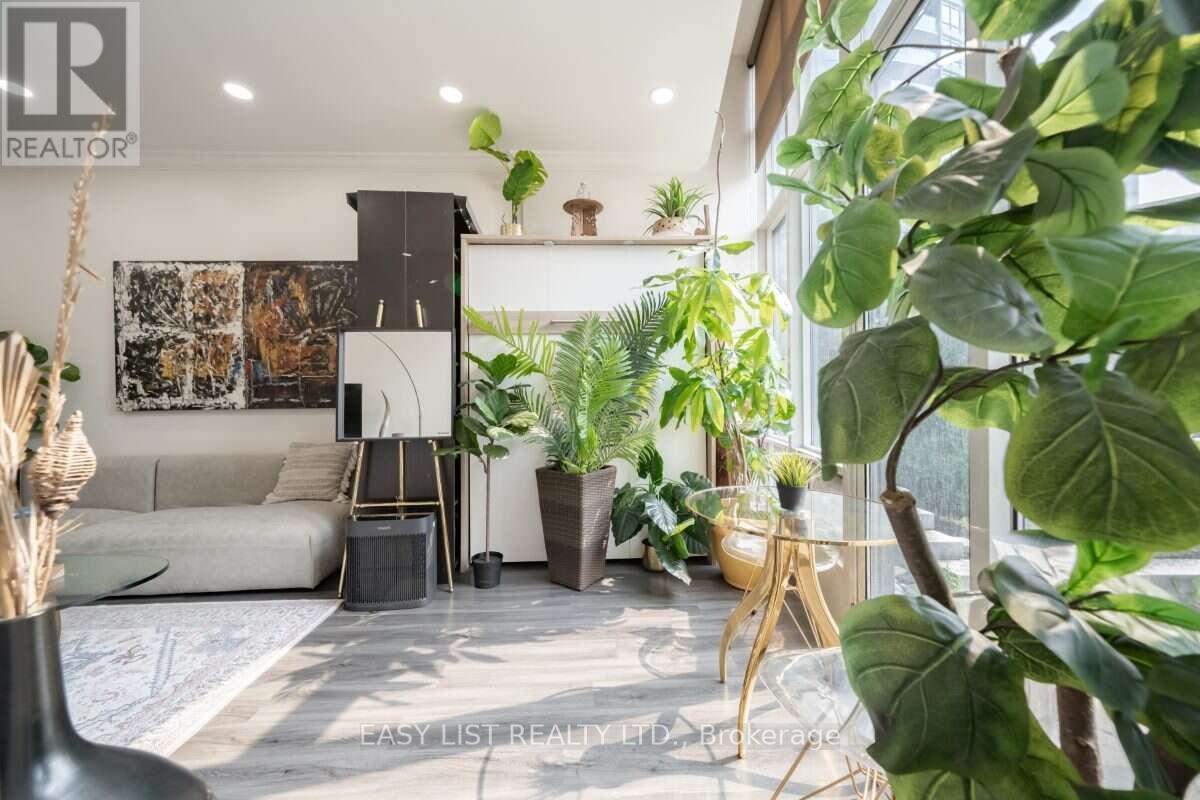 101 - 373 Front Street W, Toronto, ON - Indoor Photo Showing Living Room