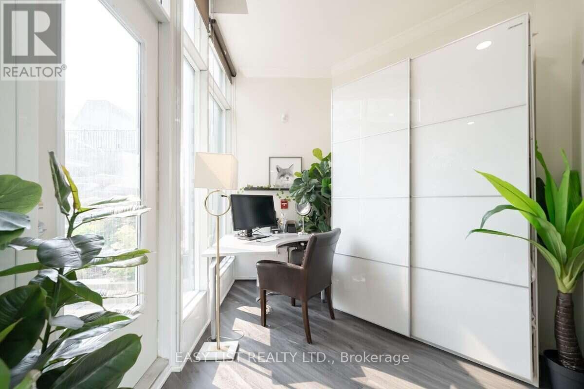 101 - 373 Front Street W, Toronto, ON - Indoor Photo Showing Other Room