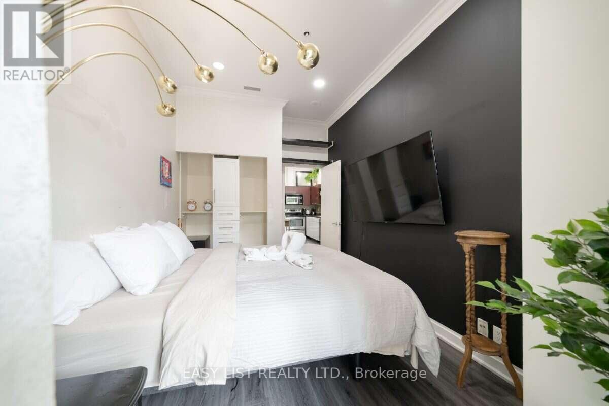 101 - 373 Front Street W, Toronto, ON - Indoor Photo Showing Bedroom