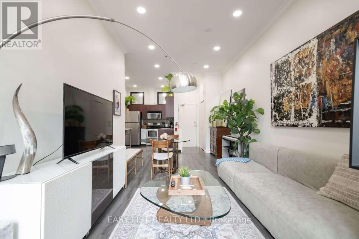 101 - 373 Front Street W, Toronto, ON - Indoor Photo Showing Living Room