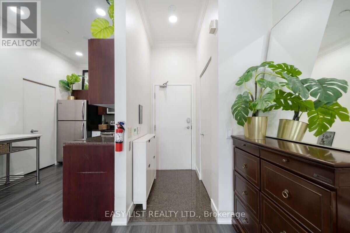 101 - 373 Front Street W, Toronto, ON - Indoor Photo Showing Other Room