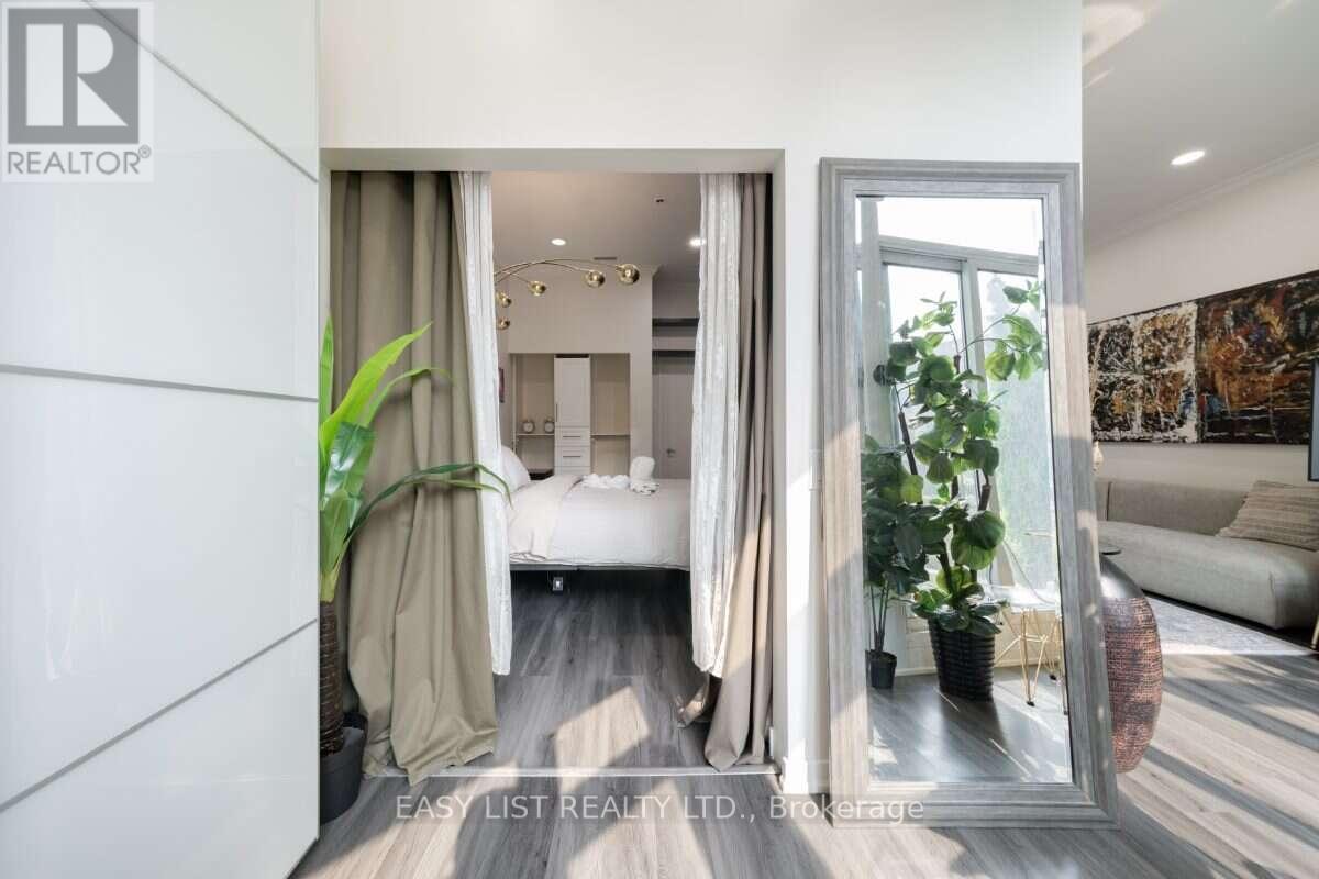 101 - 373 Front Street W, Toronto, ON - Indoor