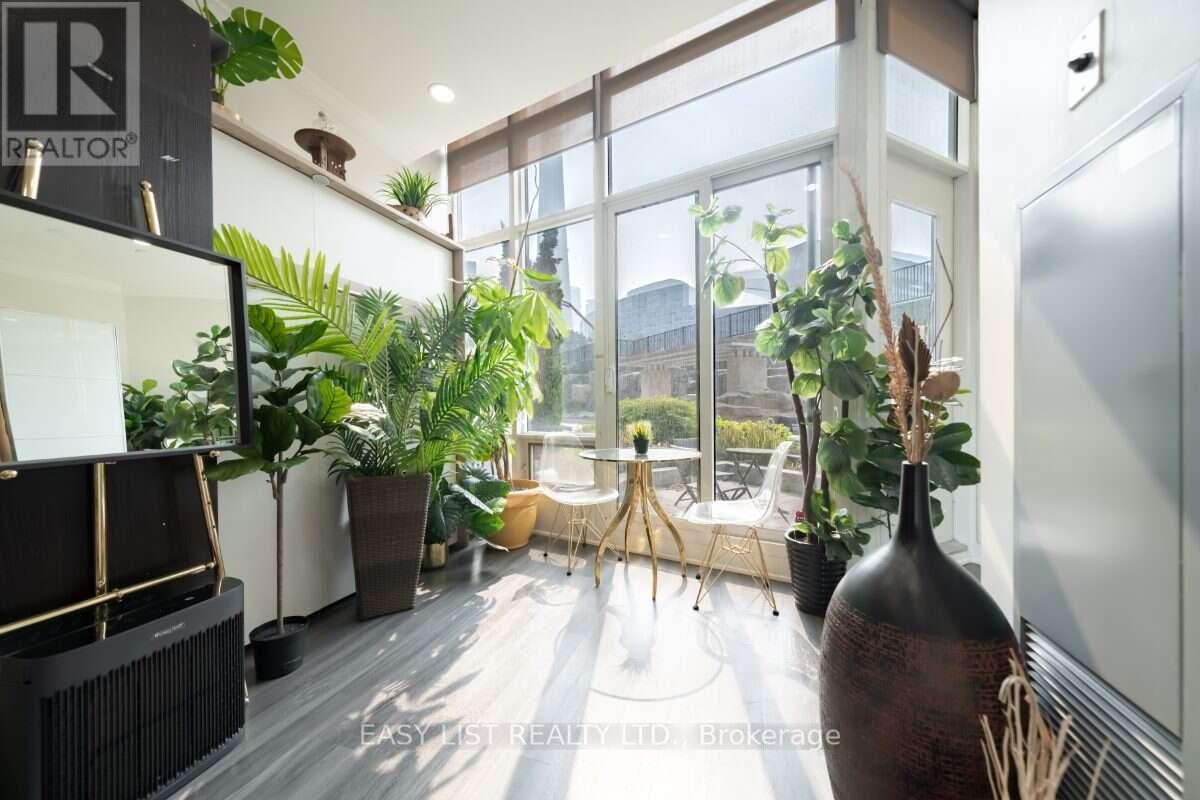 101 - 373 Front Street W, Toronto, ON - Indoor Photo Showing Other Room