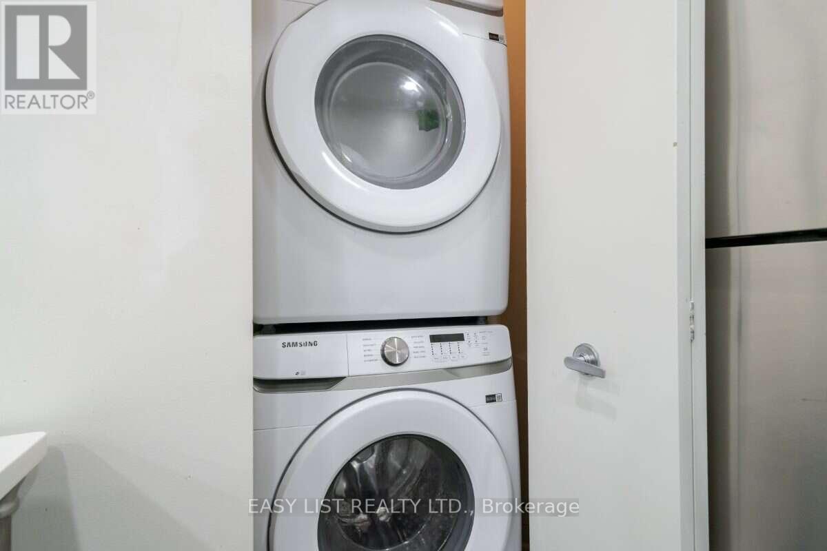 101 - 373 Front Street W, Toronto, ON - Indoor Photo Showing Laundry Room
