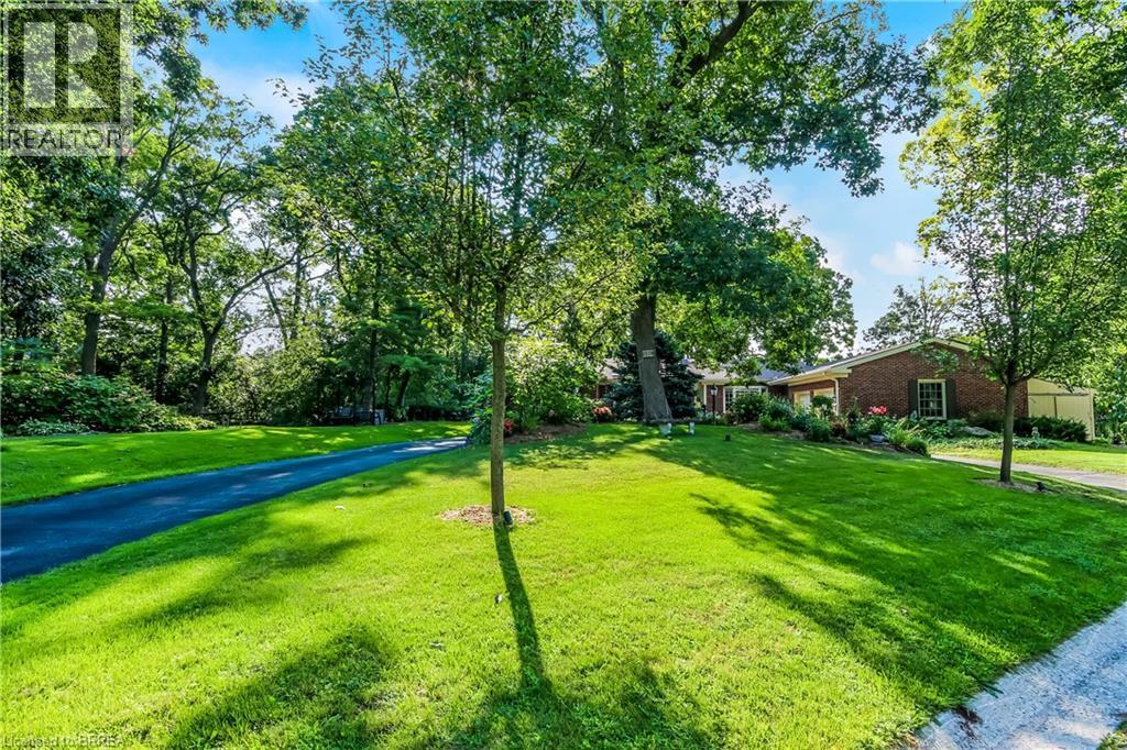19 Oakley Road, Brantford, ON - Outdoor