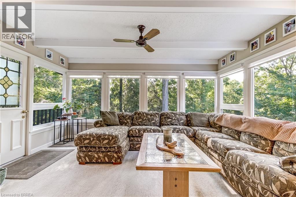 19 Oakley Road, Brantford, ON - Indoor Photo Showing Living Room