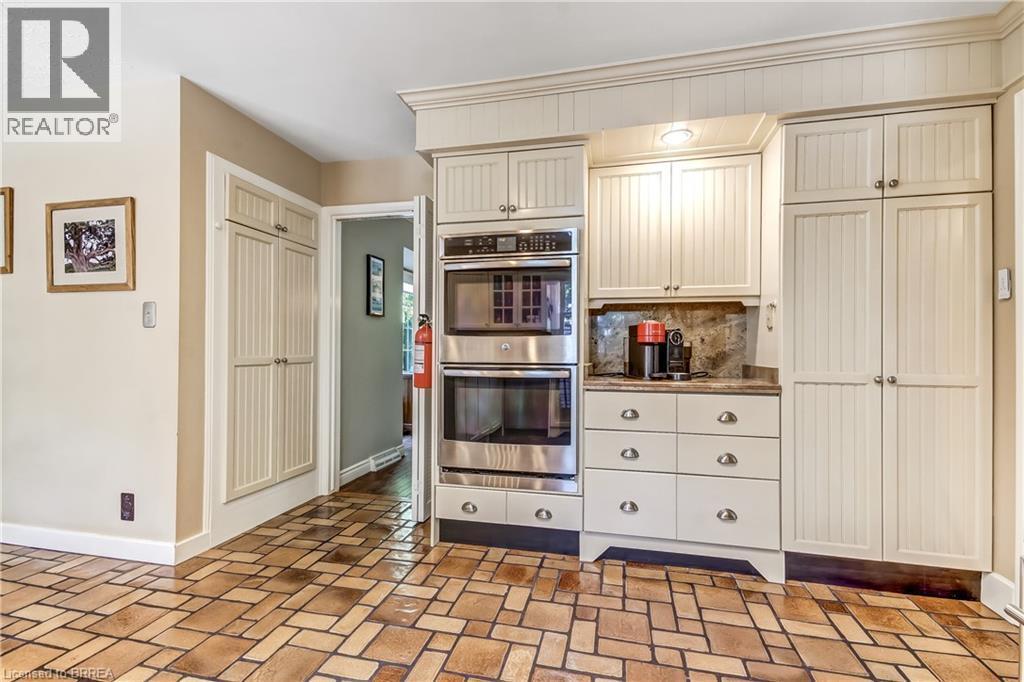 19 Oakley Road, Brantford, ON - Indoor Photo Showing Kitchen