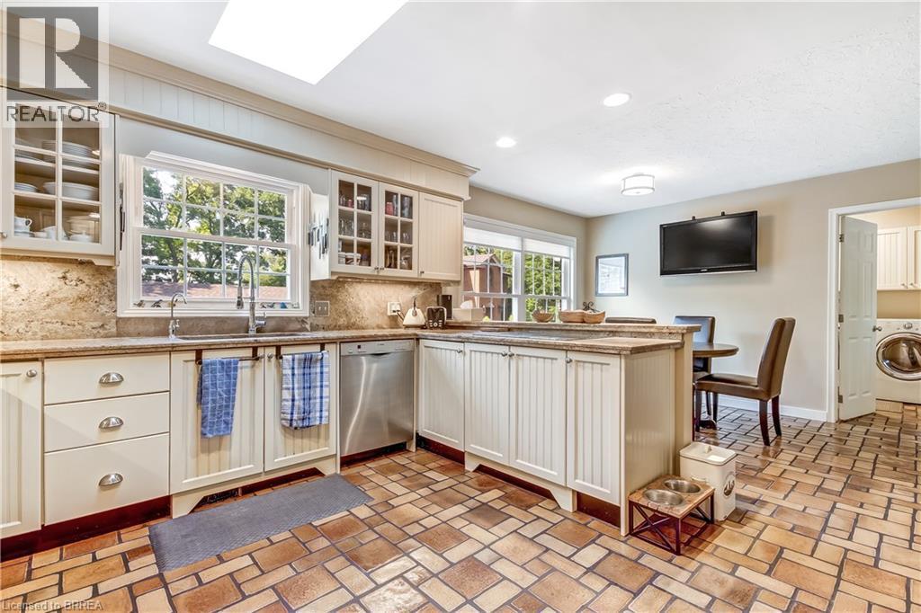 19 Oakley Road, Brantford, ON - Indoor Photo Showing Kitchen
