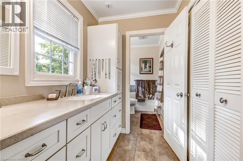 19 Oakley Road, Brantford, ON - Indoor Photo Showing Bathroom