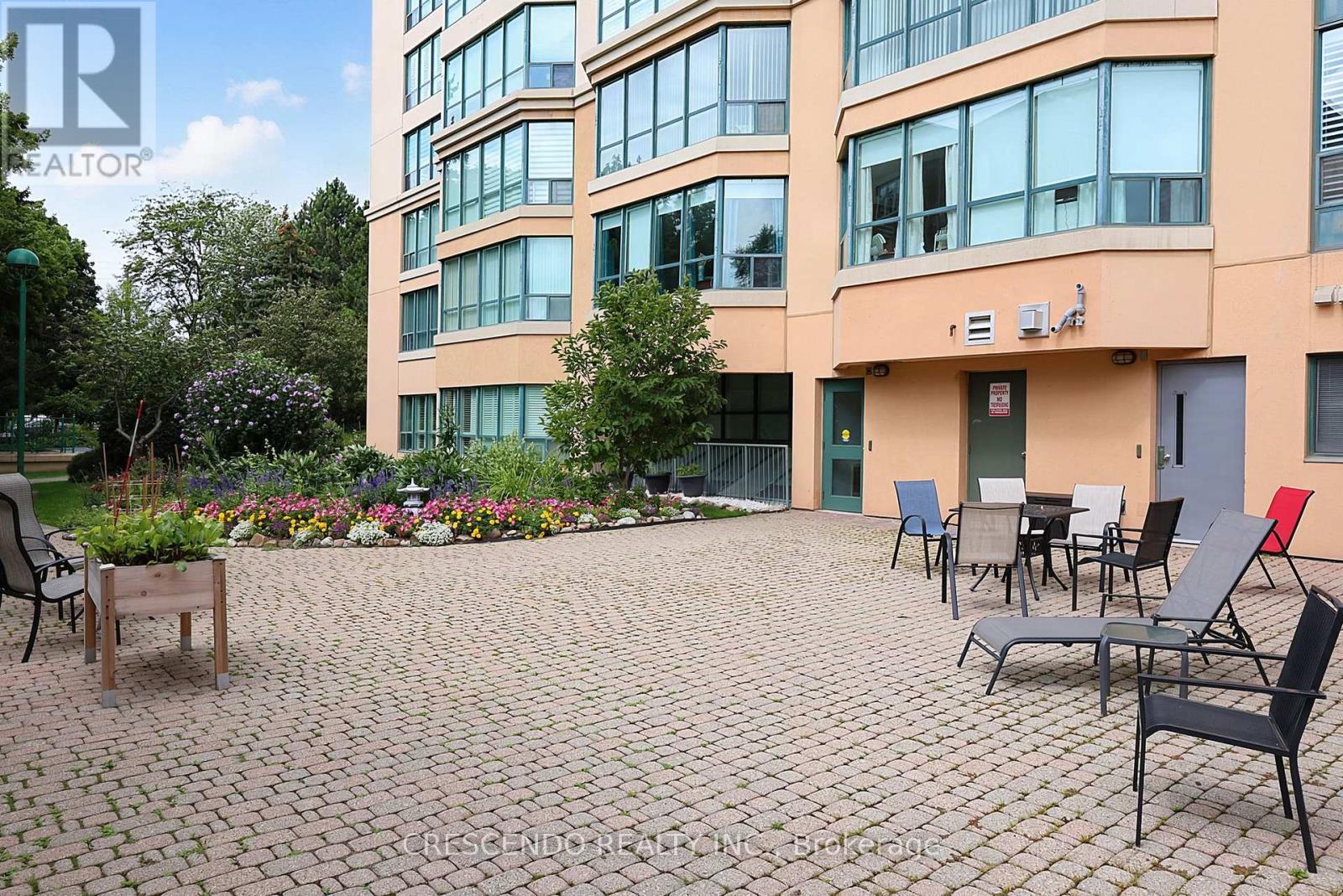 201 - 100 Millside Drive, Milton, ON - Outdoor