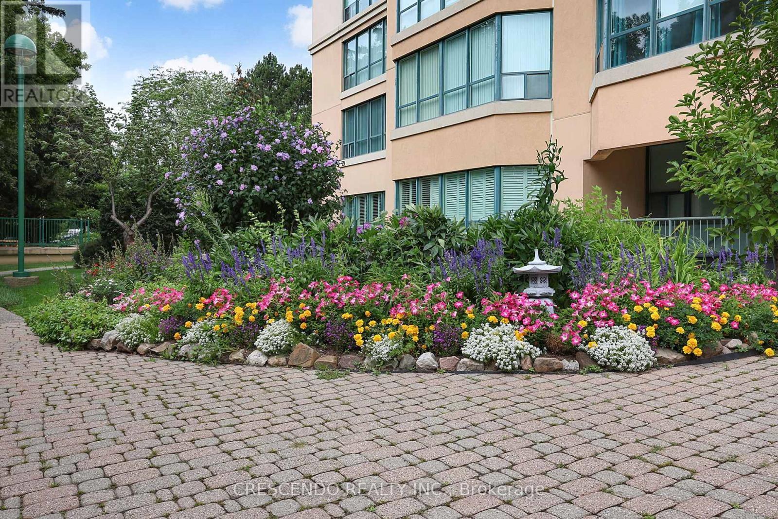 201 - 100 Millside Drive, Milton, ON - Outdoor