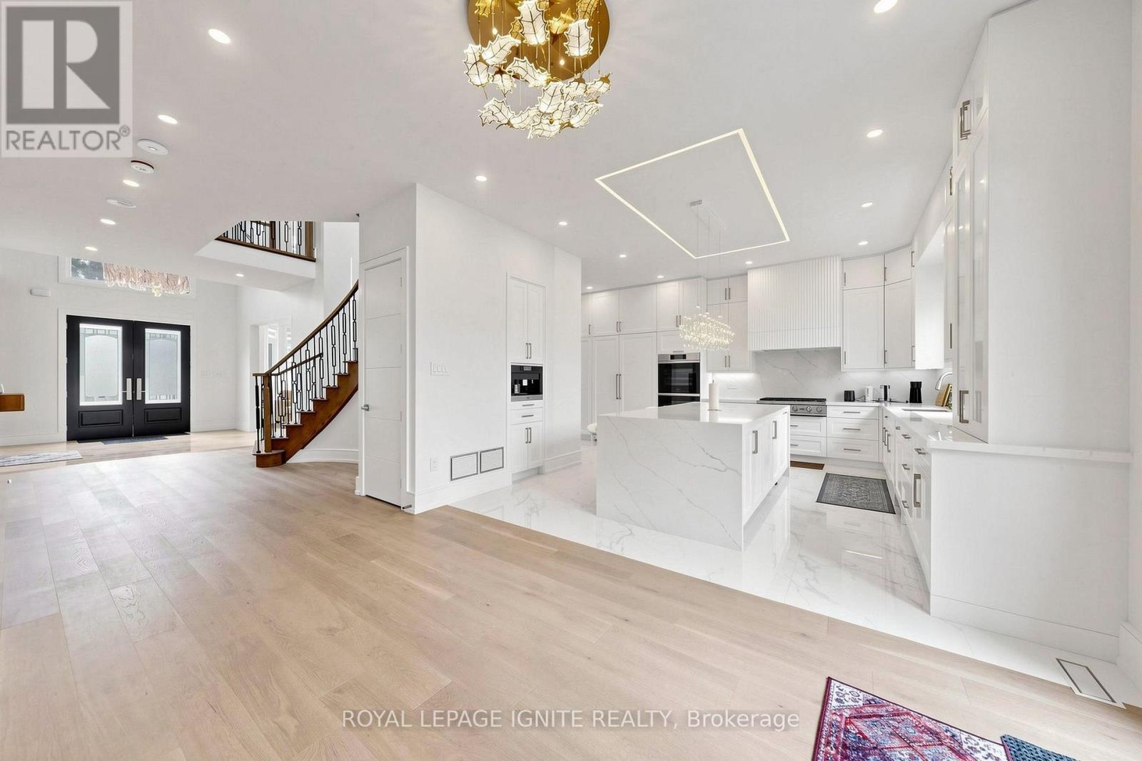 26 Devondale Avenue, Toronto, ON - Indoor Photo Showing Other Room