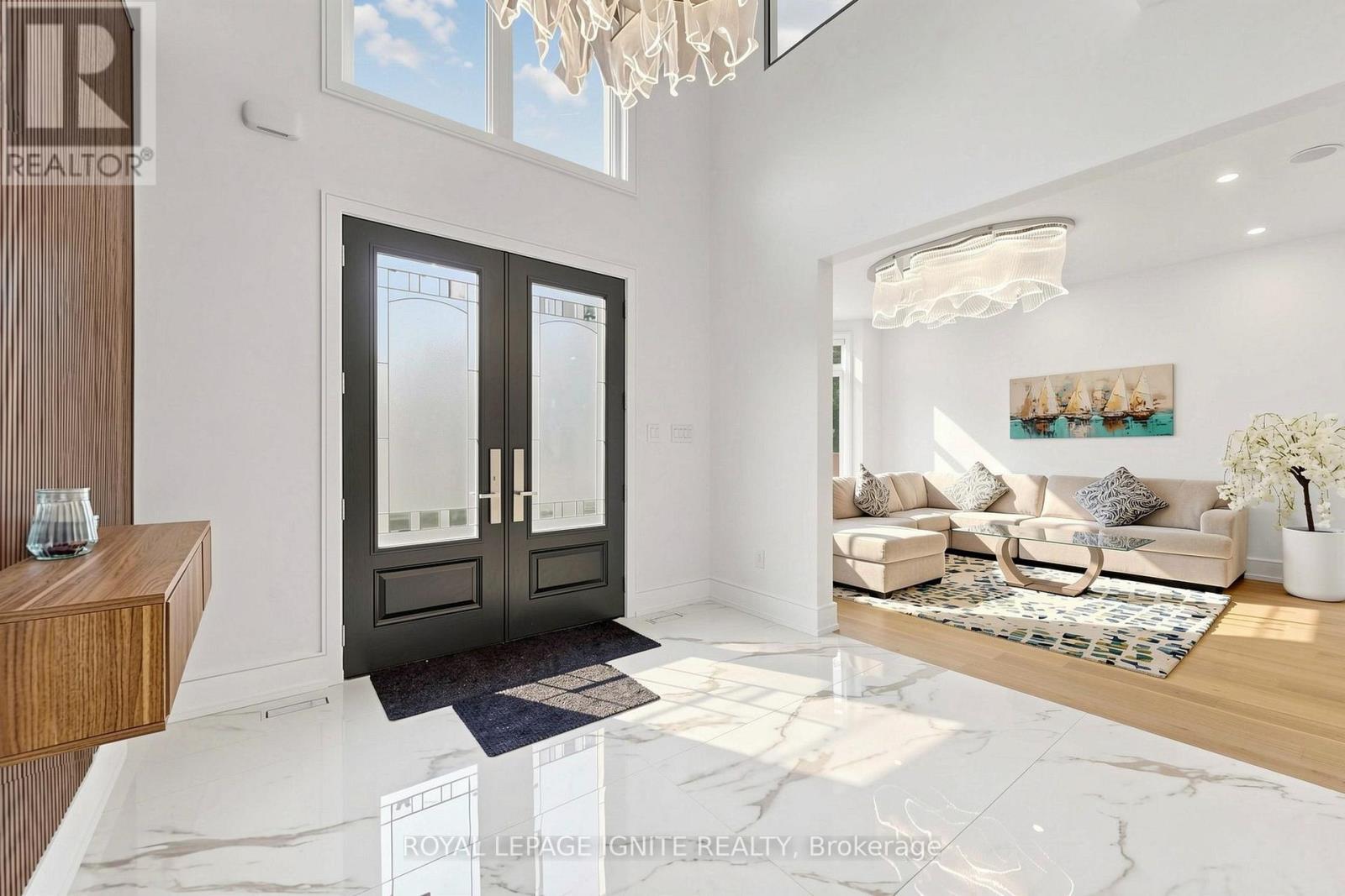 26 Devondale Avenue, Toronto, ON - Indoor