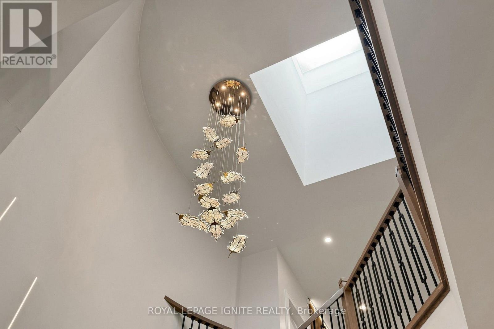 26 Devondale Avenue, Toronto, ON - Indoor Photo Showing Other Room