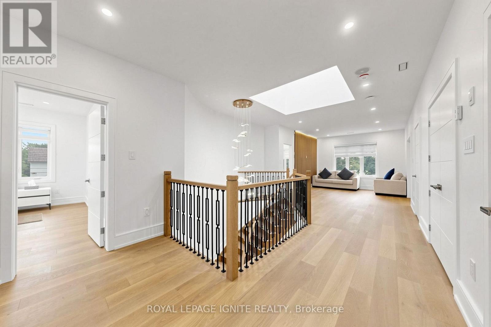 26 Devondale Avenue, Toronto, ON - Indoor Photo Showing Other Room