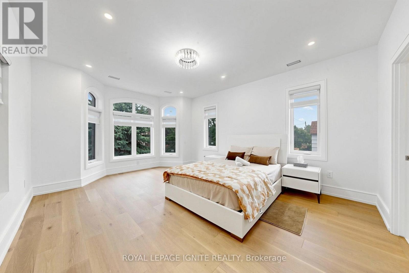 26 Devondale Avenue, Toronto, ON - Indoor Photo Showing Bedroom
