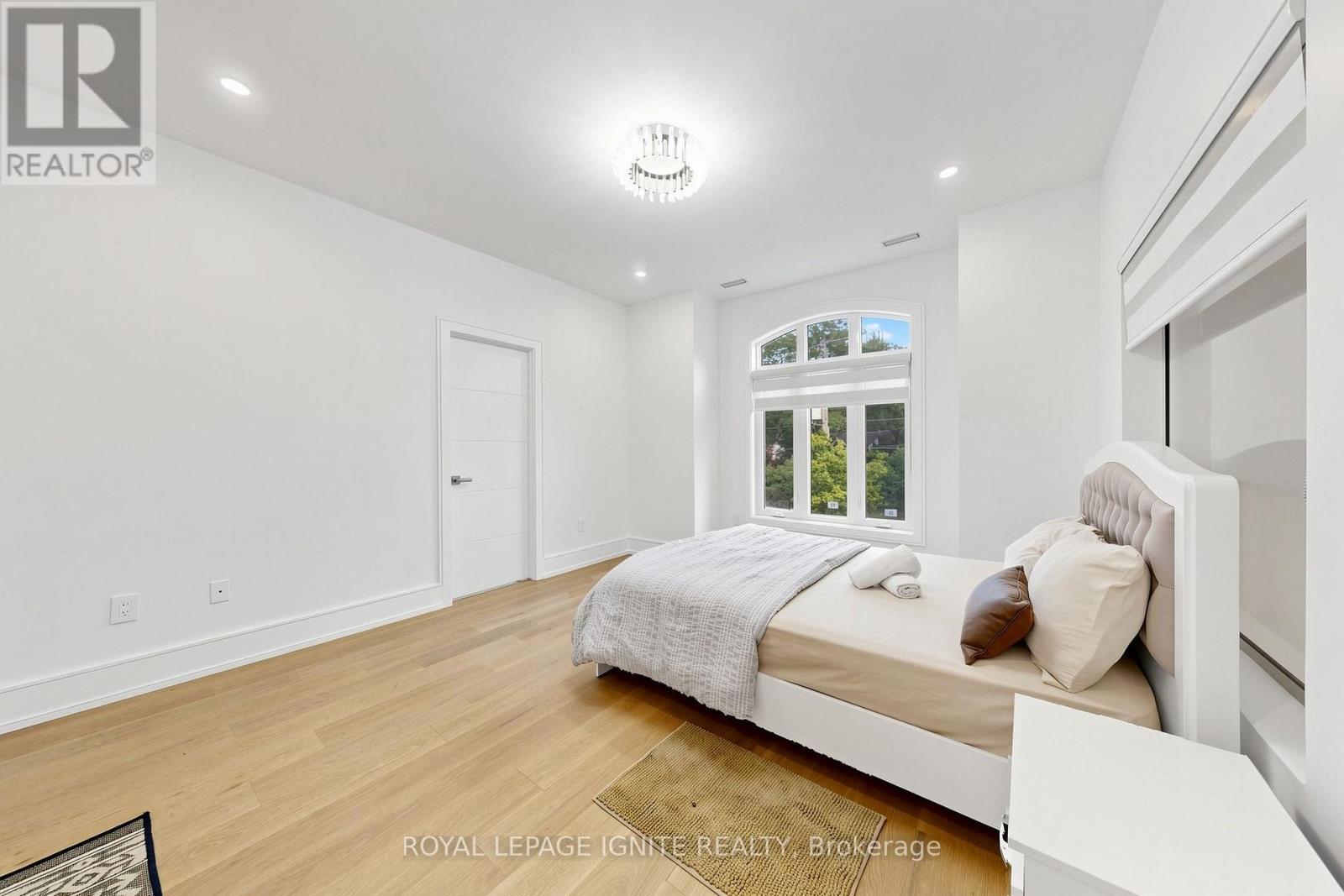 26 Devondale Avenue, Toronto, ON - Indoor Photo Showing Bedroom