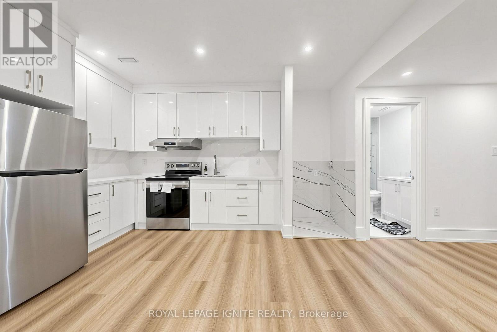 26 Devondale Avenue, Toronto, ON - Indoor Photo Showing Kitchen