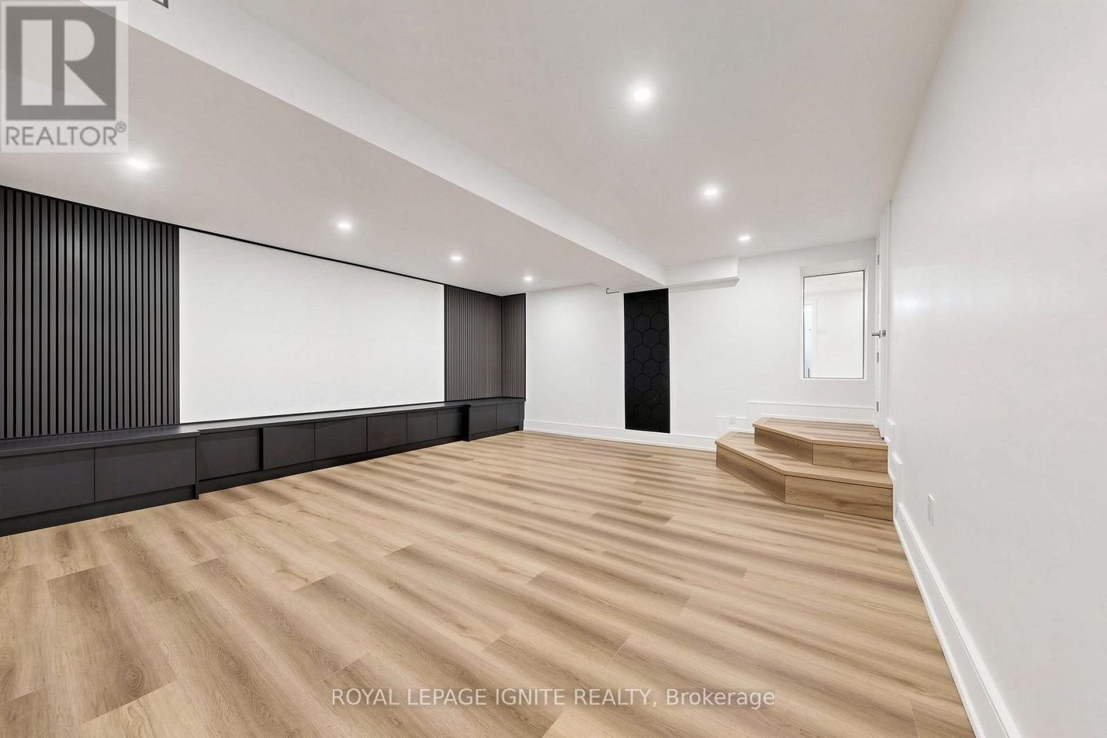 26 Devondale Avenue, Toronto, ON - Indoor Photo Showing Other Room