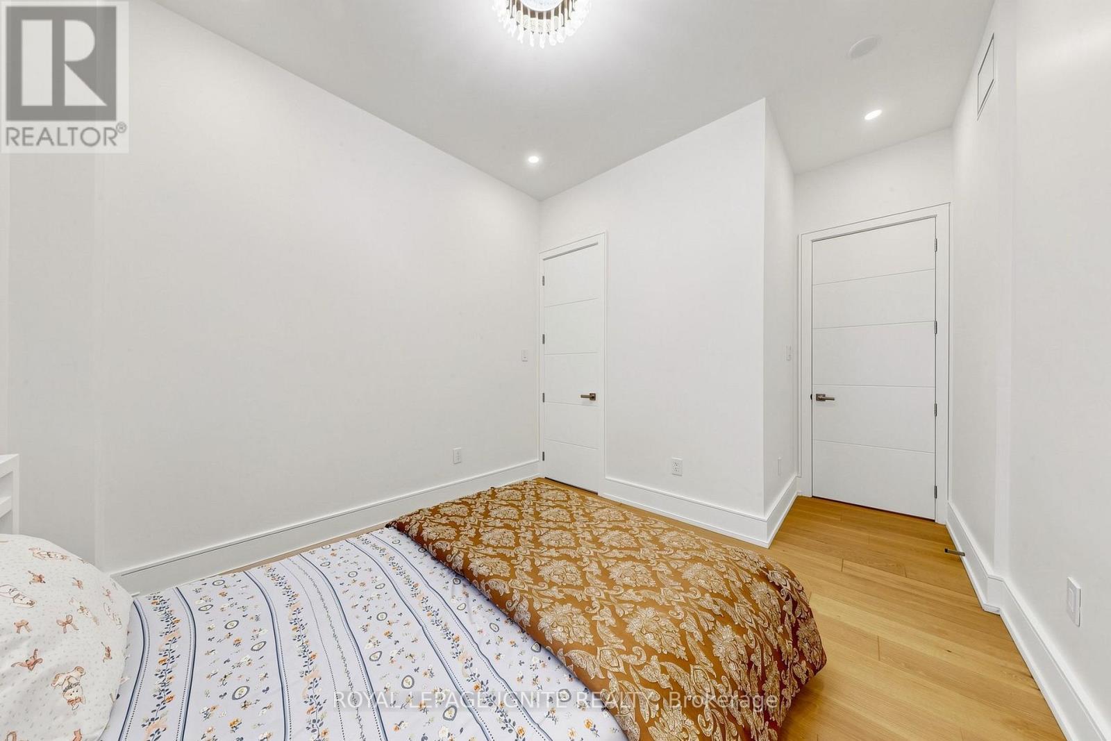 26 Devondale Avenue, Toronto, ON - Indoor Photo Showing Bedroom