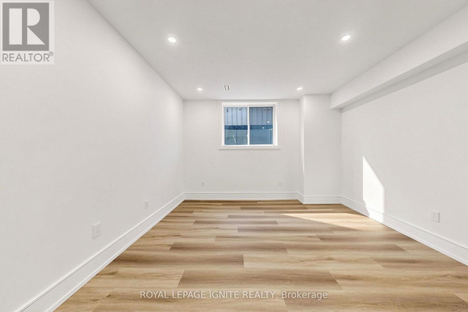 26 Devondale Avenue, Toronto, ON - Indoor Photo Showing Other Room
