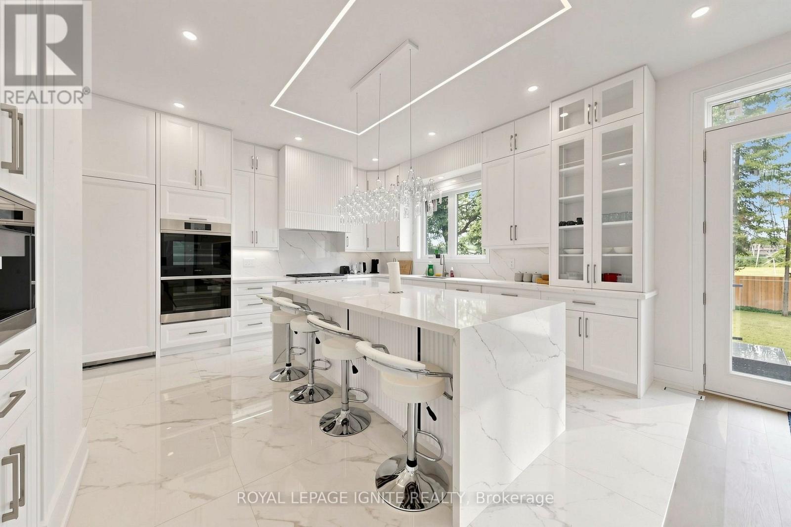 26 Devondale Avenue, Toronto, ON - Indoor Photo Showing Kitchen With Upgraded Kitchen