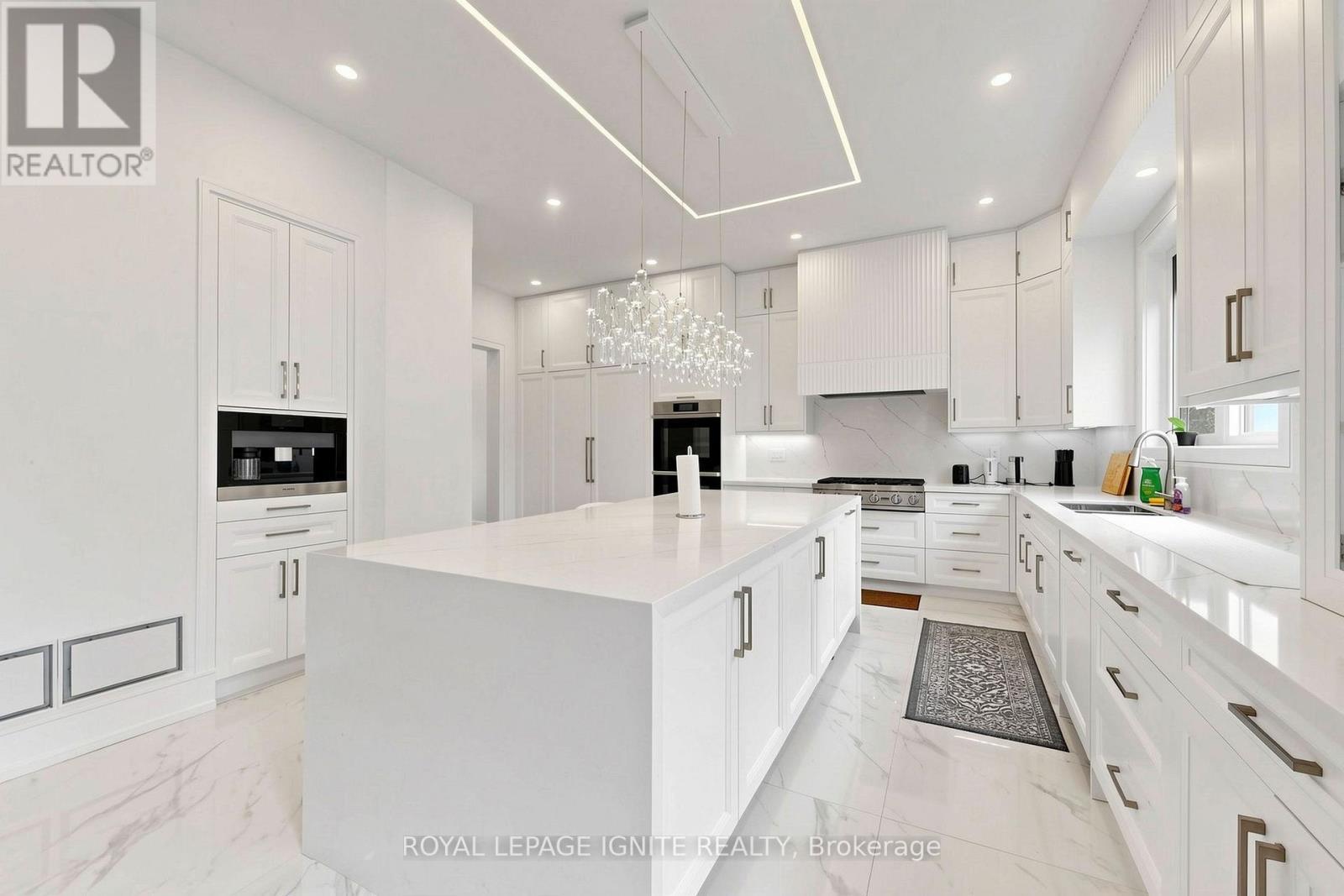 26 Devondale Avenue, Toronto, ON - Indoor Photo Showing Kitchen With Upgraded Kitchen