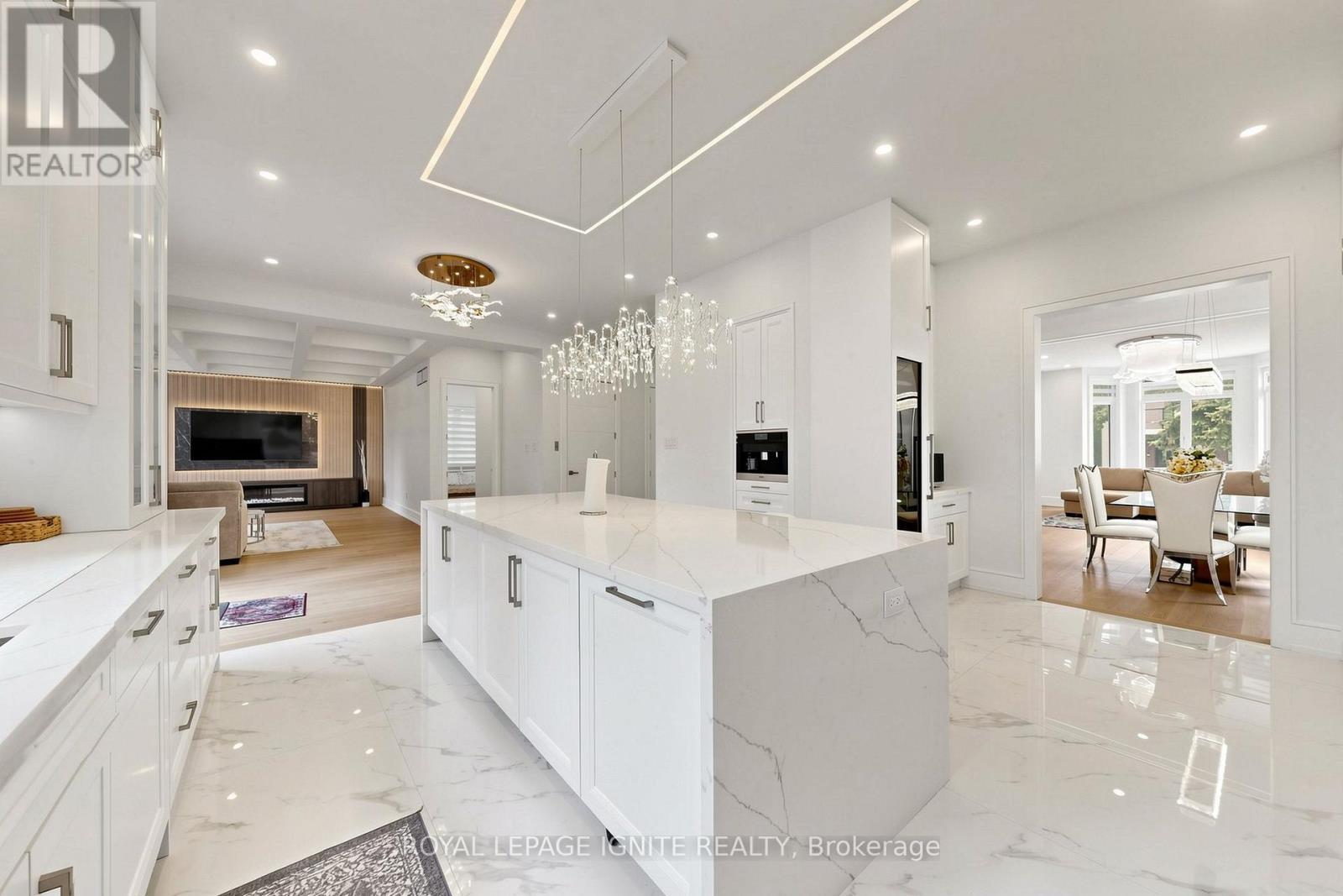 26 Devondale Avenue, Toronto, ON - Indoor Photo Showing Kitchen With Upgraded Kitchen