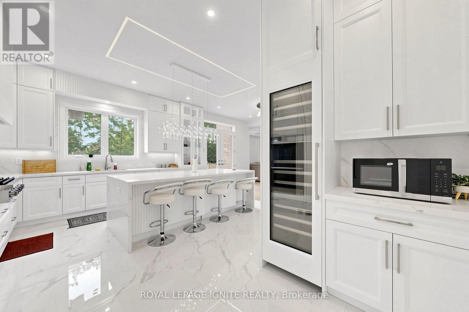 26 Devondale Avenue, Toronto, ON - Indoor Photo Showing Kitchen