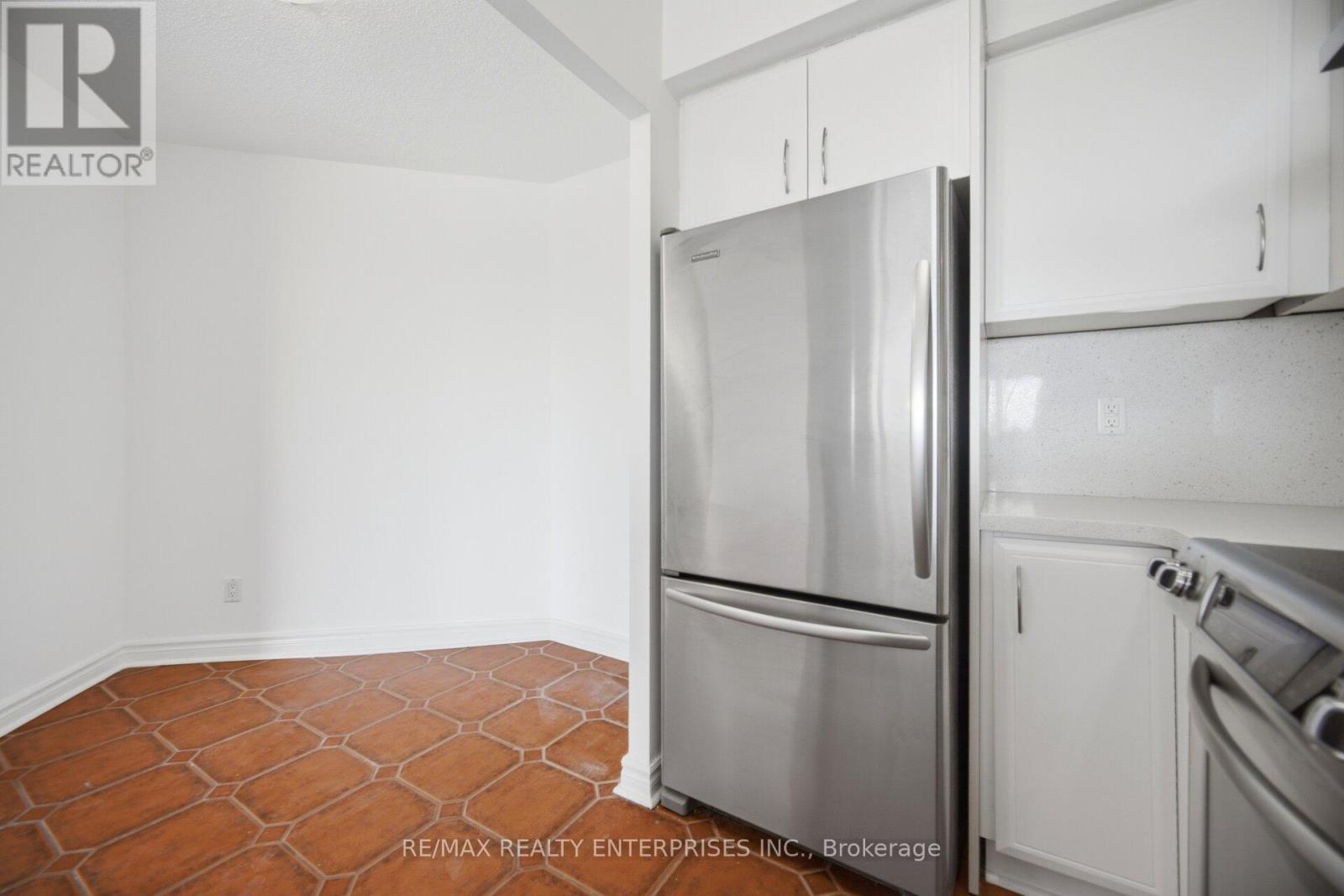 607 - 2261 Lake Shore Boulevard W, Toronto, ON - Indoor