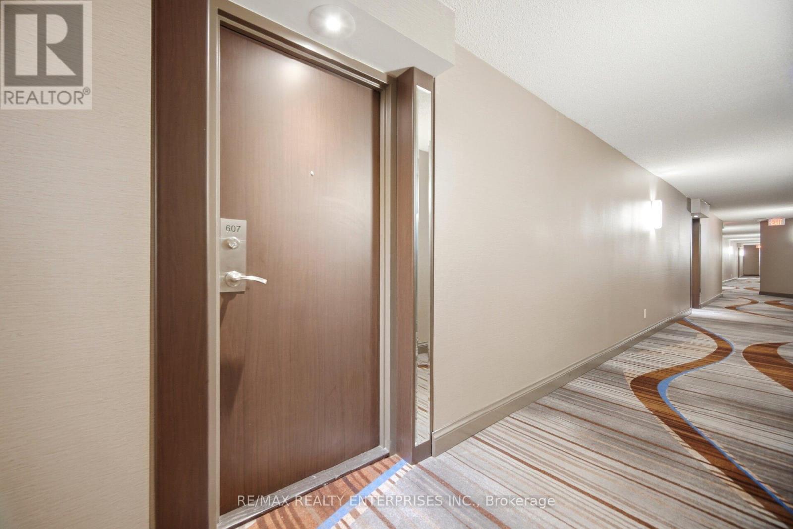 607 - 2261 Lake Shore Boulevard W, Toronto, ON - Indoor
