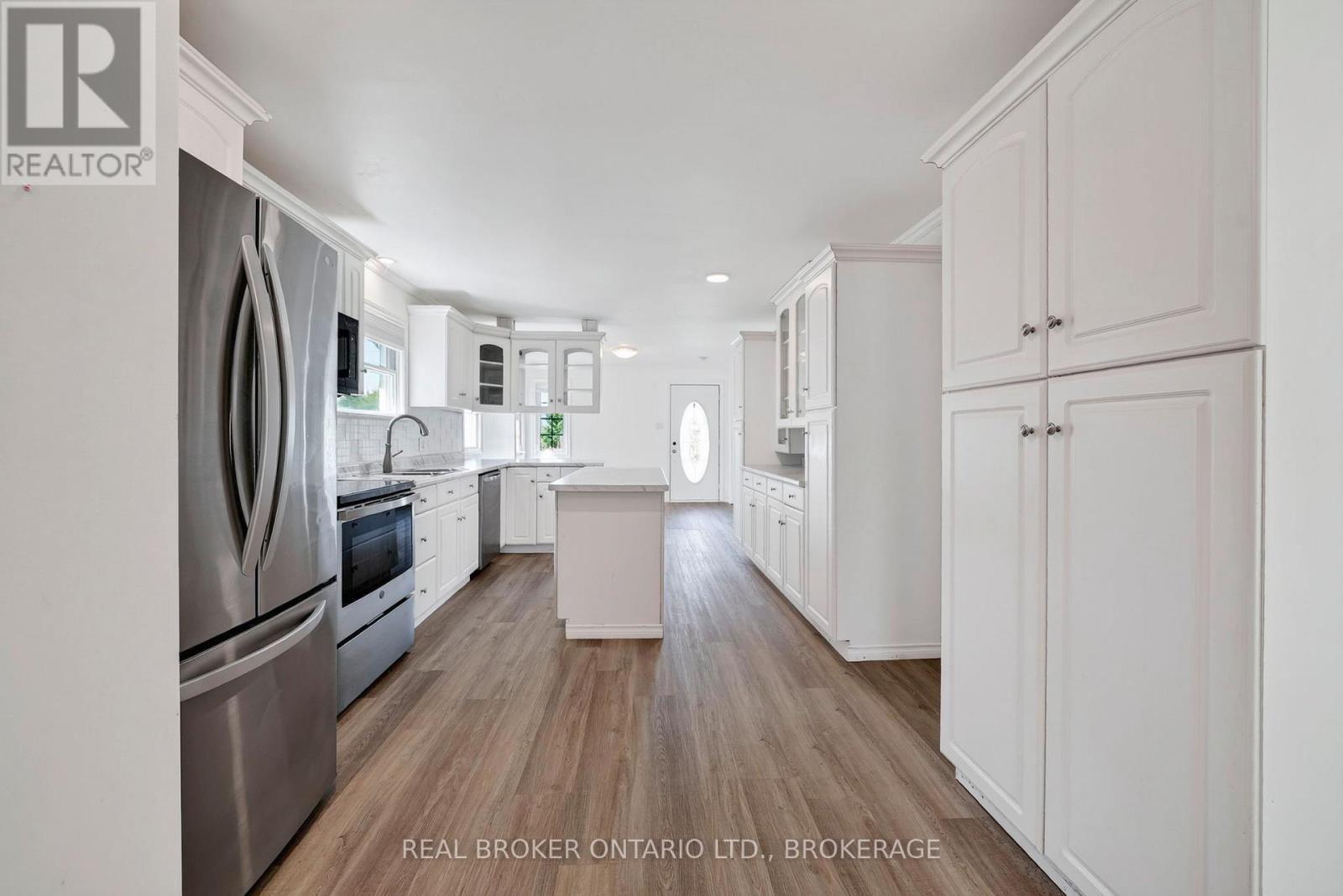 48 Bryden Avenue, Cornwall, ON - Indoor Photo Showing Kitchen